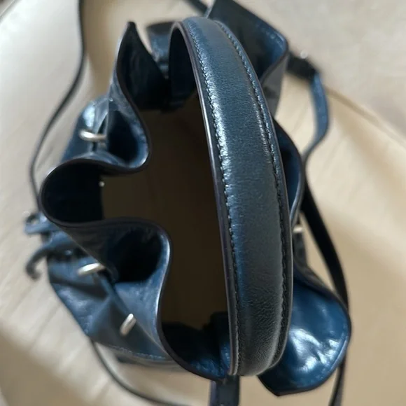 Tory Burch Drawstring Bucket Bag Blue Leather - Picture 12 of 14